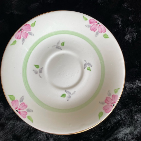 💠 Teacup and saucer hand poured lavender and rose essential oil candle. - Picture 7 of 16